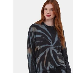 🔴3/$12 No Boundaries crew neck sweatshirt.